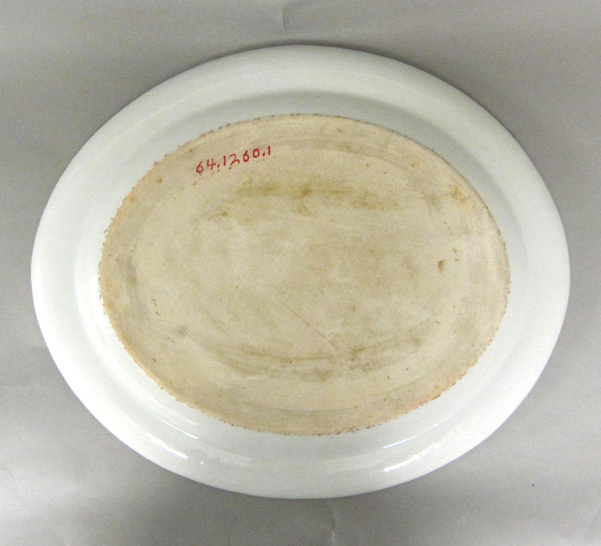 1964.1260.001 Porcelain platter underside