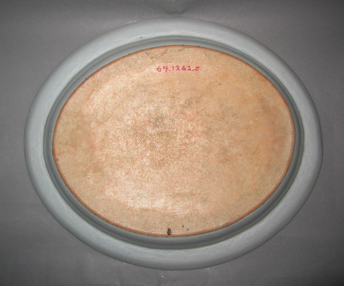 1964.1262.005 Porcelain dish underside