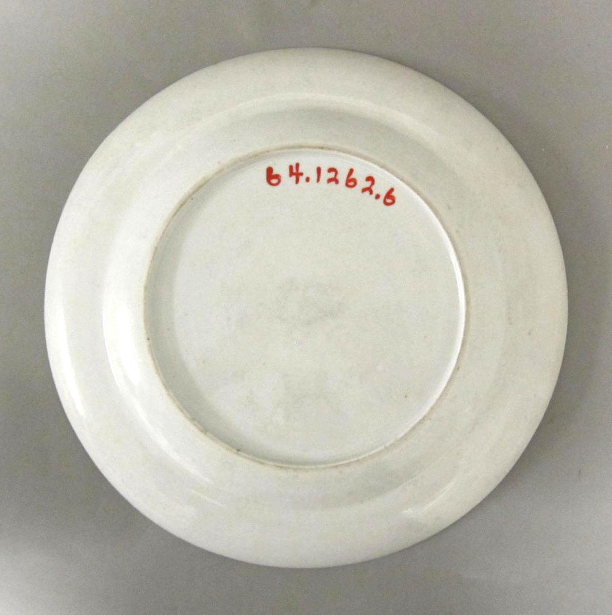 1964.1262.006 Porcelain plate underside