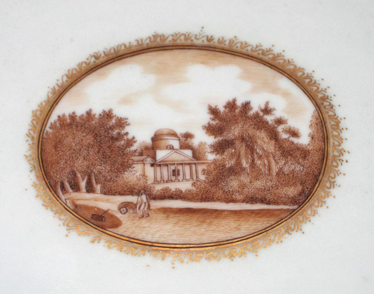 1964.1263.003 Porcelain platter detail