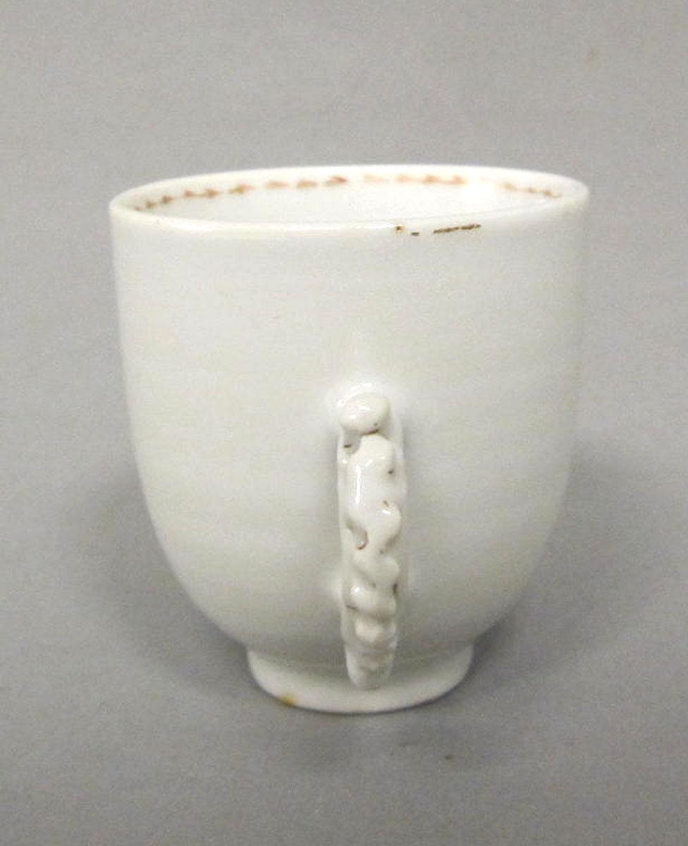 1964.1286.024 Porcelain coffee cup handle