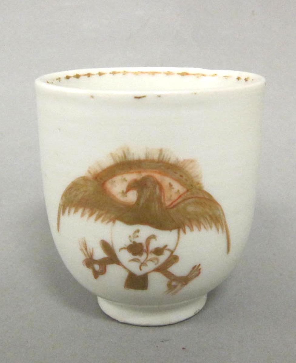 1964.1286.036 Porcelain coffee cup medallion