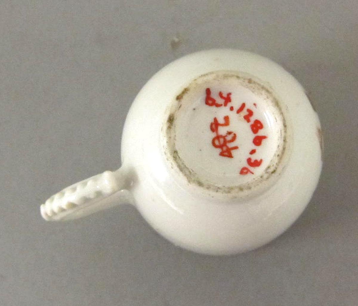 1964.1286.036 Porcelain coffee cup underside