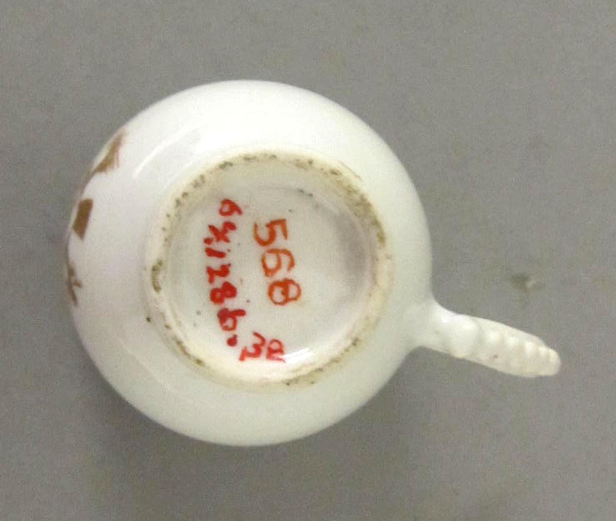1964.1286.038 Porcelain coffee cup underside