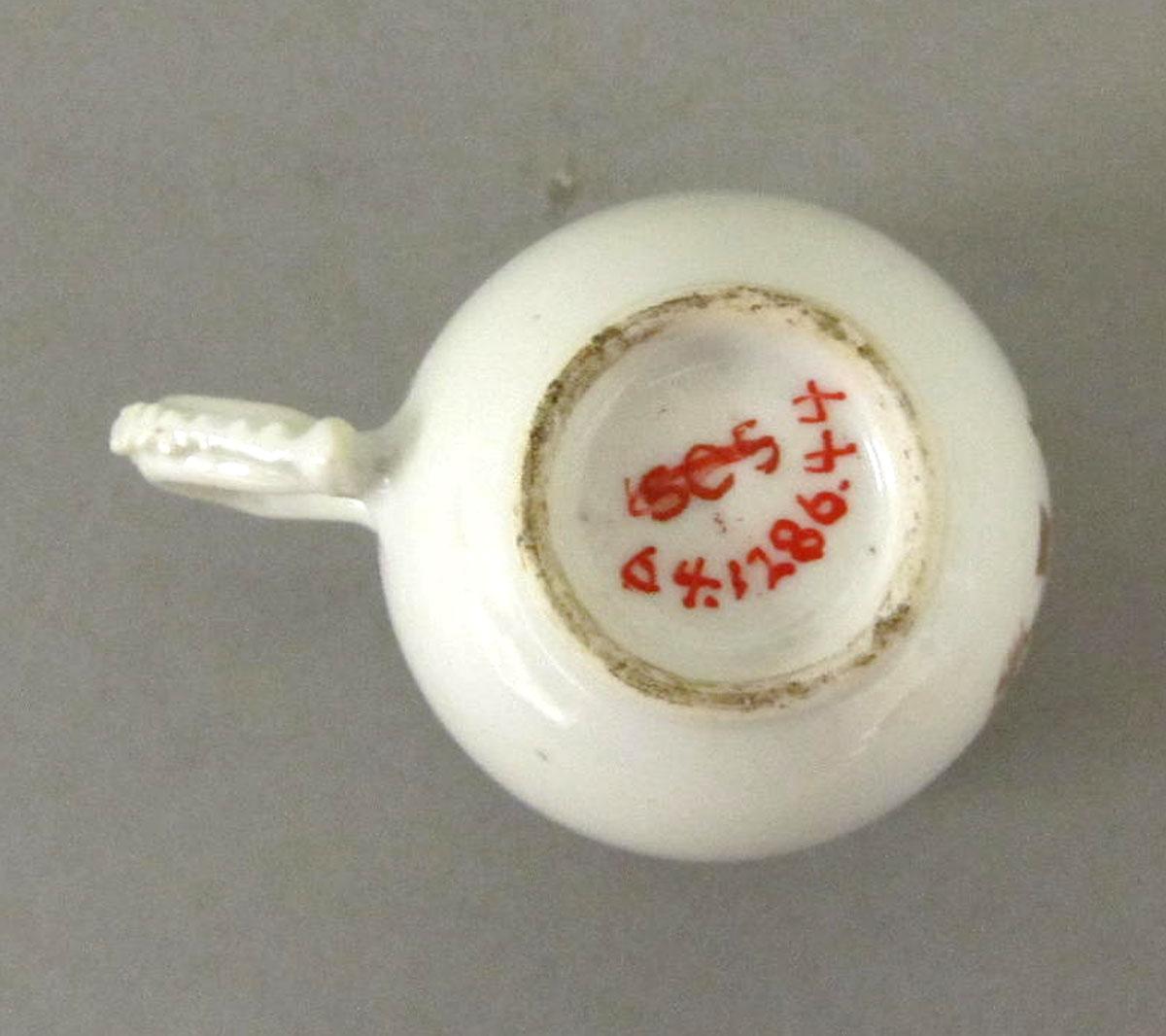 1964.1286.044 Porcelain coffee cup underside