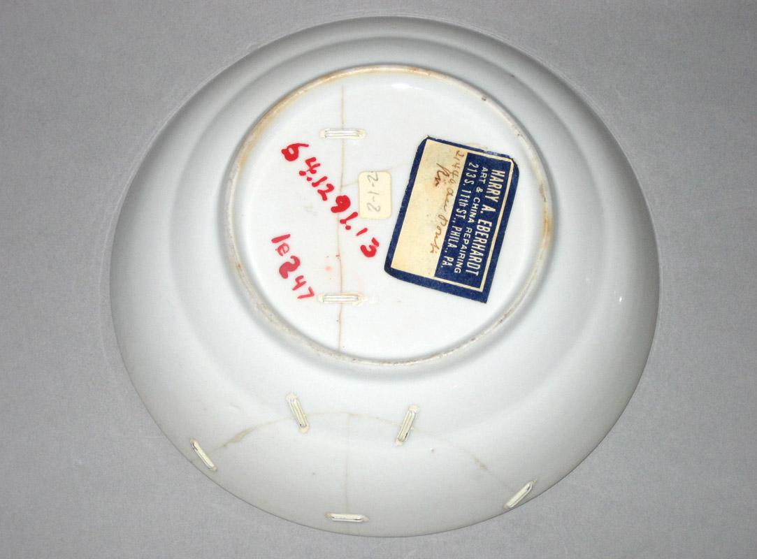 1964.1291.012 Saucer underside