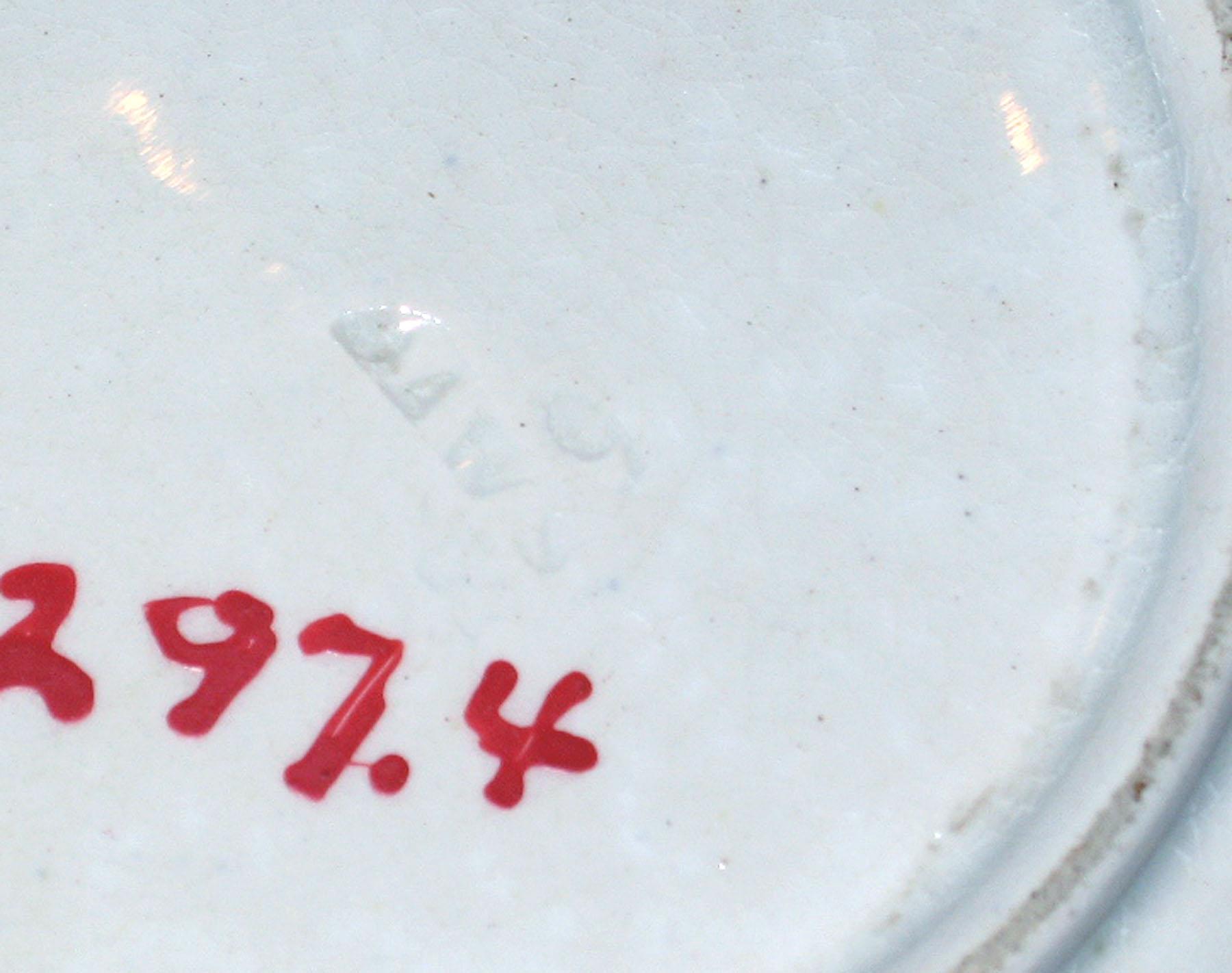 1964.1297.004 Lusterware saucer (mark)
