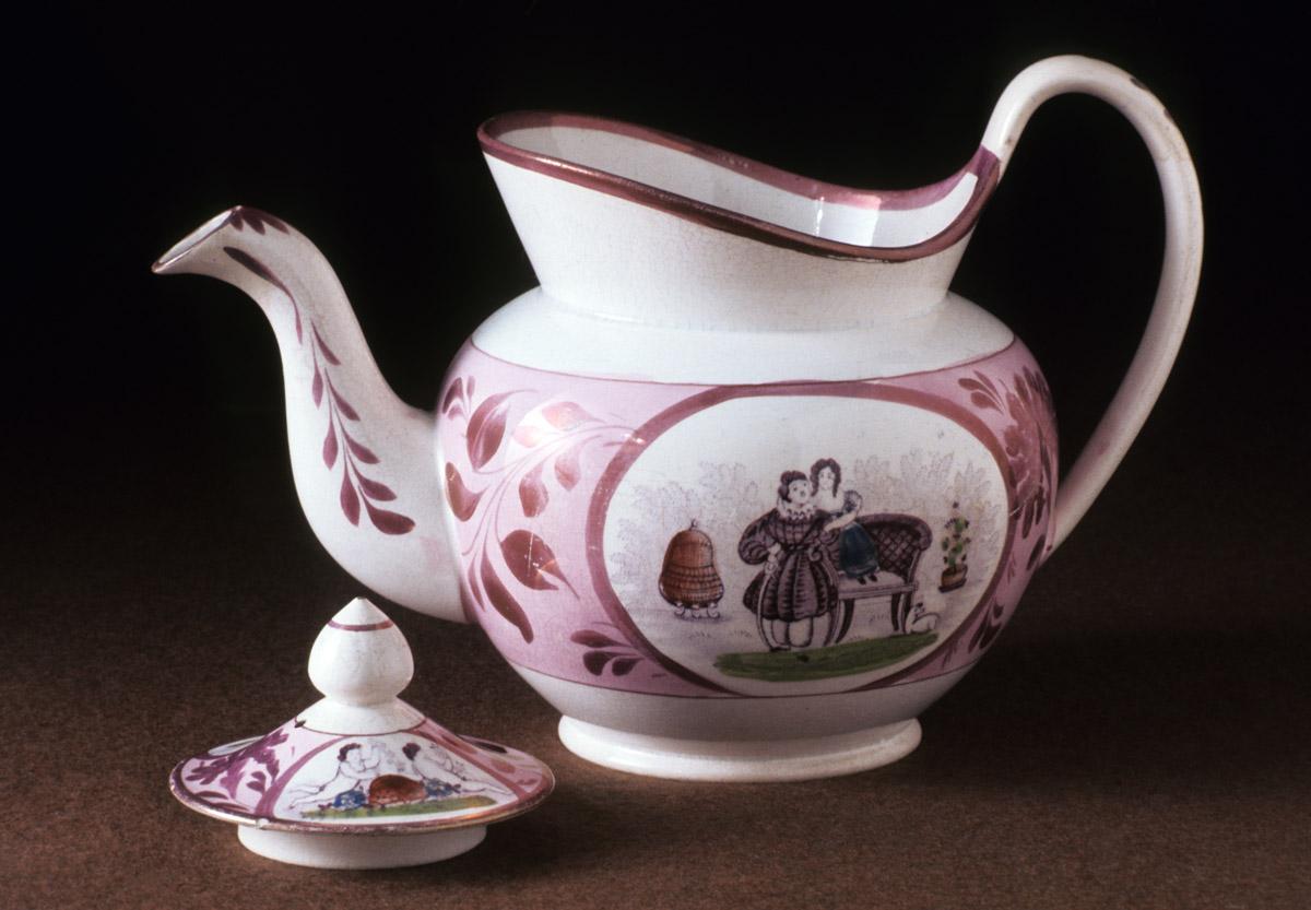 1964.1299.007 Lusterware teapot