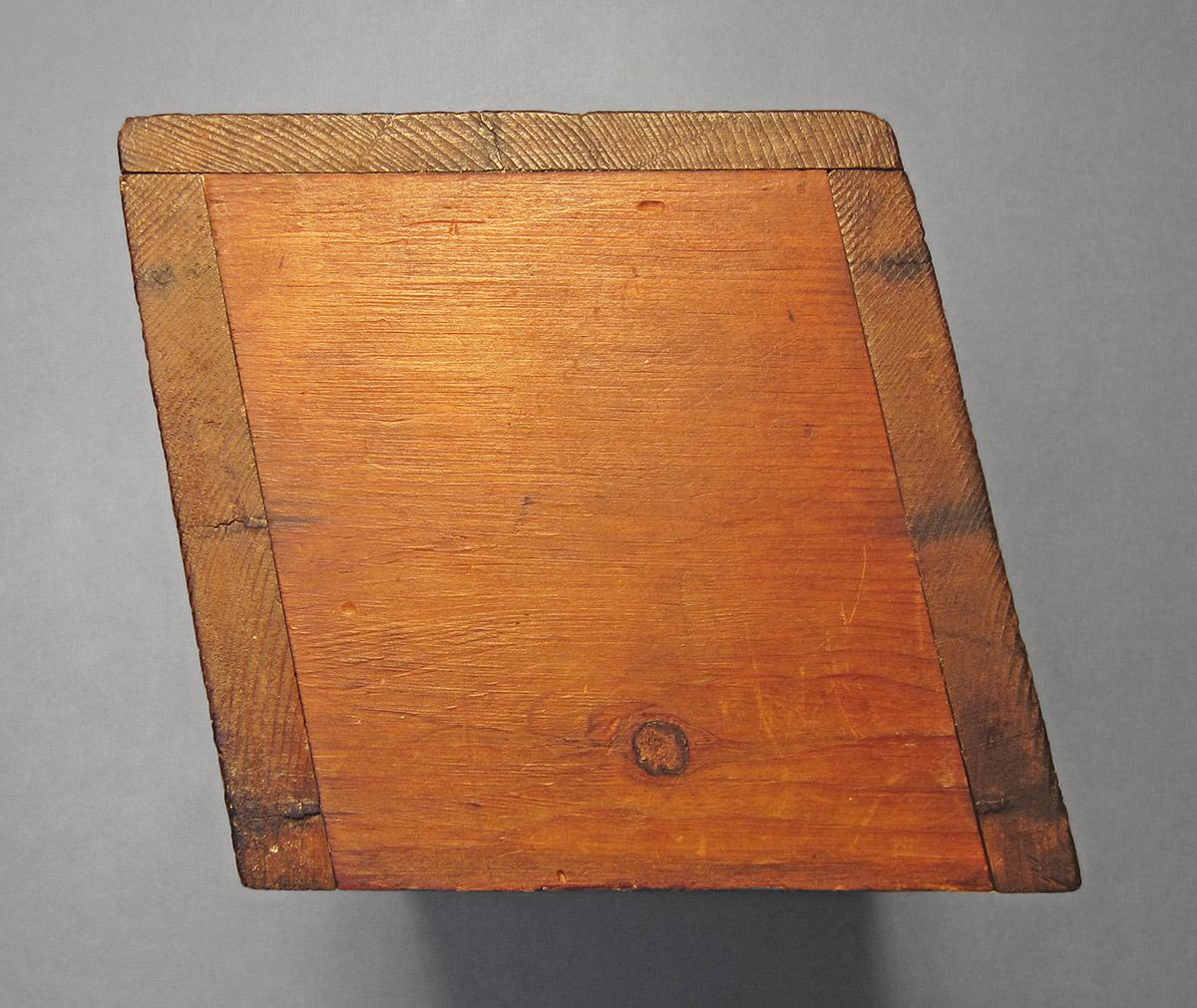 1964.1301 A, B, Hetchel, lid side