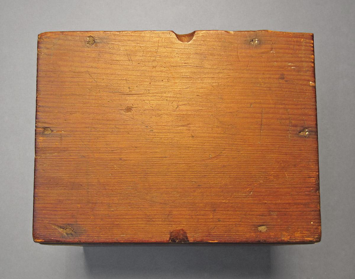 1964.1301 A, B, Hetchel, lid top