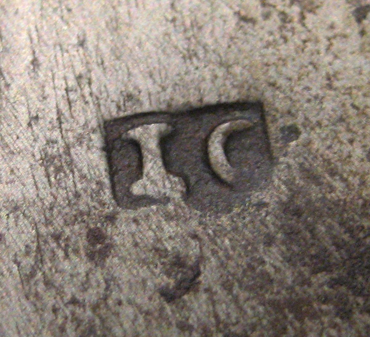 1952.0121 Snuffer (mark)
