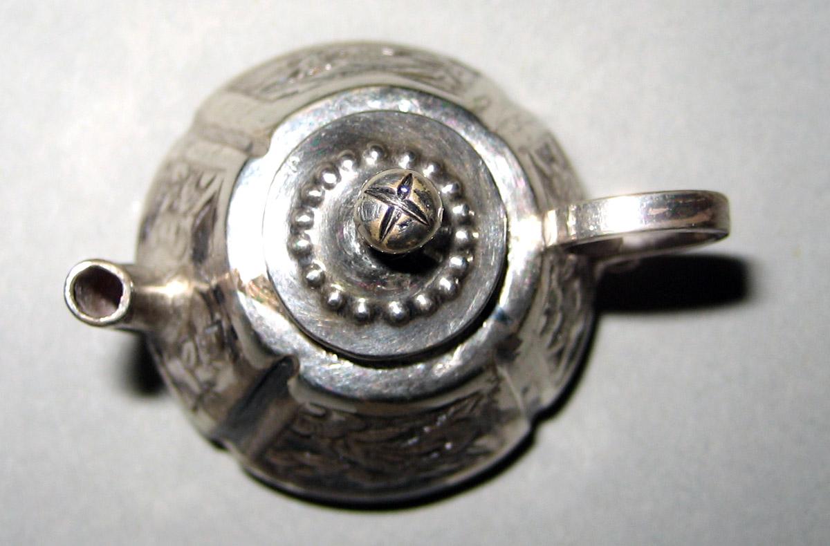 1964.1359.002 A, B Silver Teapot top view