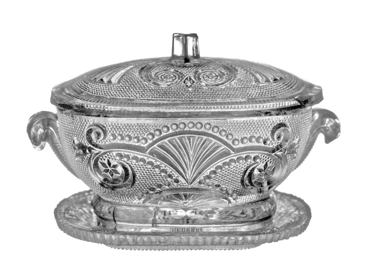 1964.1380 Tureen and dish
