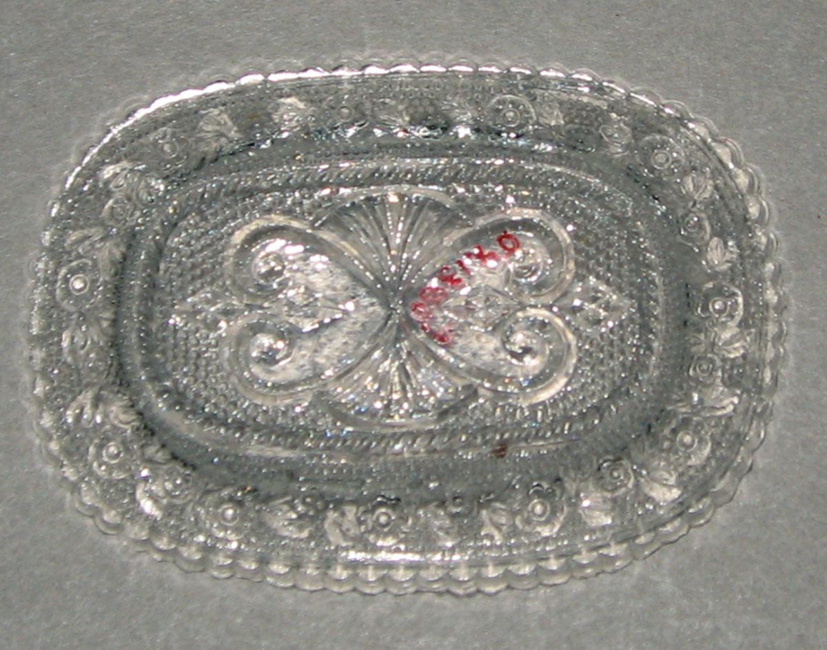 1964.1380.006 Pressed glass miniature dish