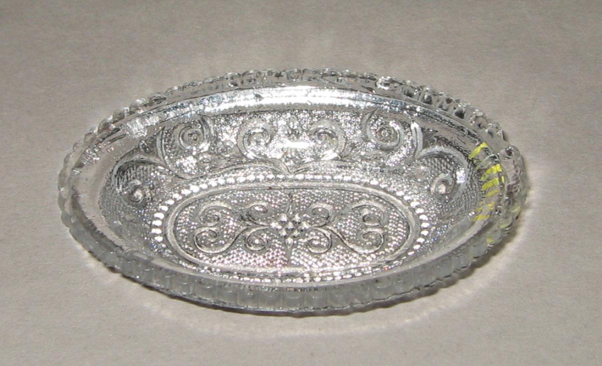 1964.1384.001 Miniature glass dish