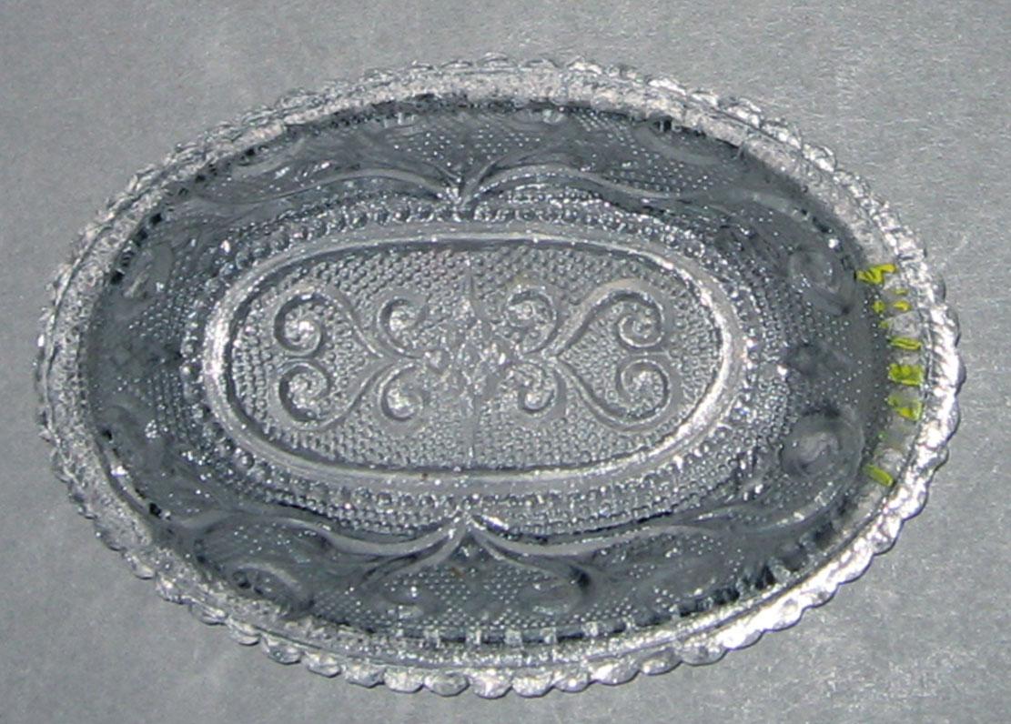 1964.1384.001 Miniature glass dish (underside)