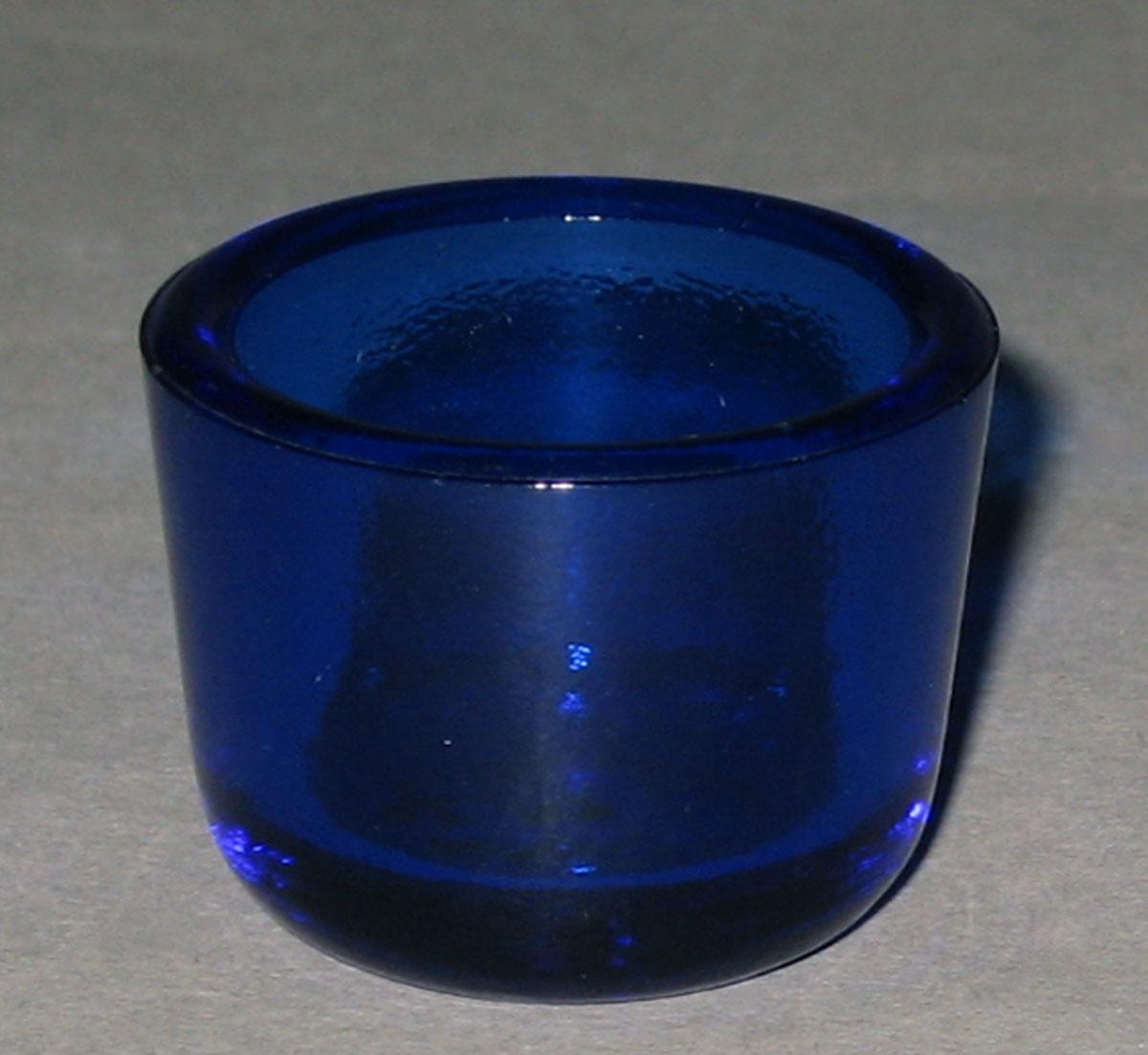 1964.1394.001 Miniature blue glass tumbler