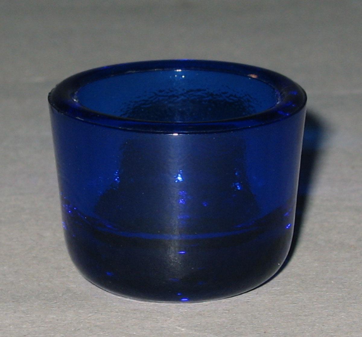 1964.1394.002 Miniature blue glass tumbler