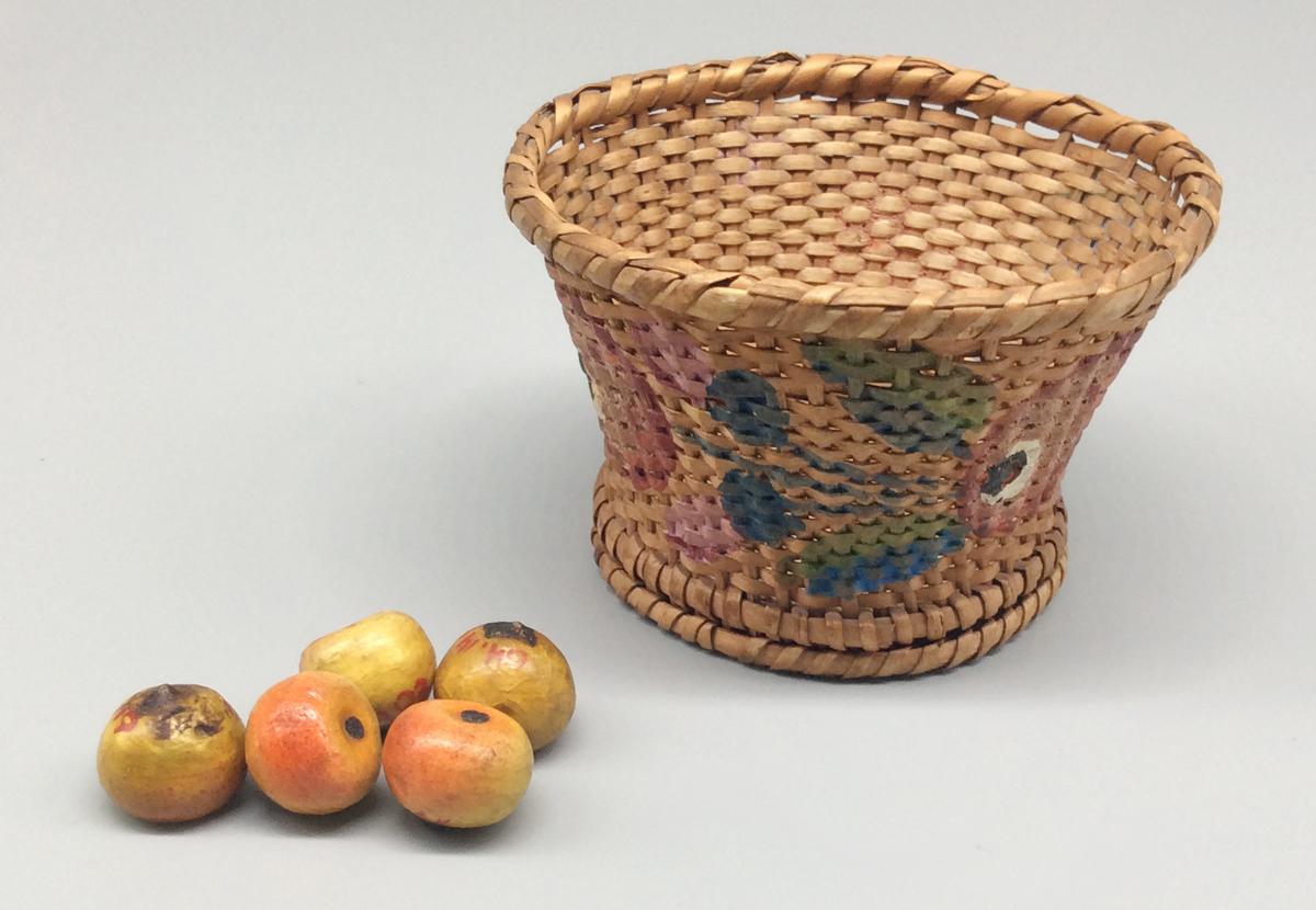 1964.1471 Basket, 1964.1403.001-.005 Apple, view1