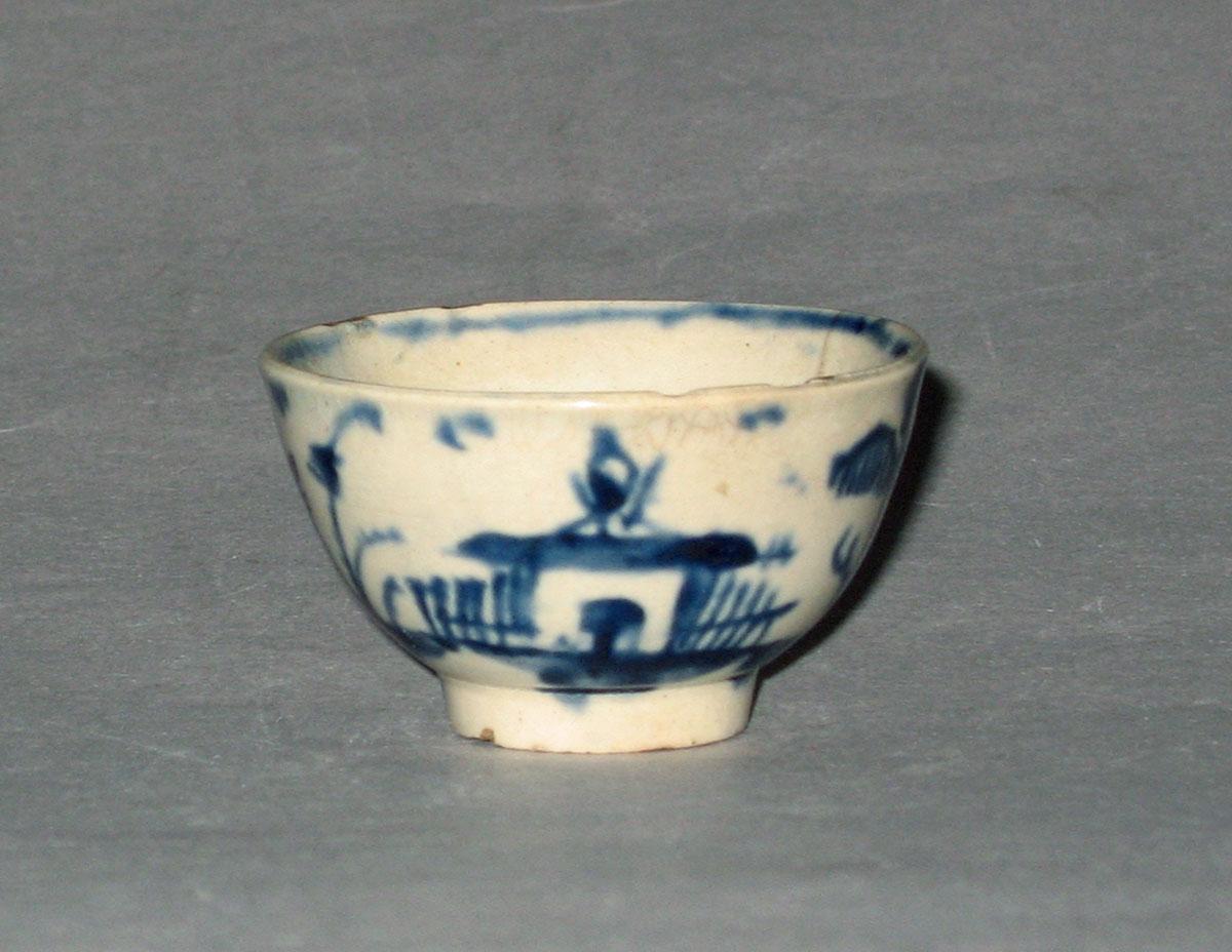 1964.1404 Minitaure earthenware bowl