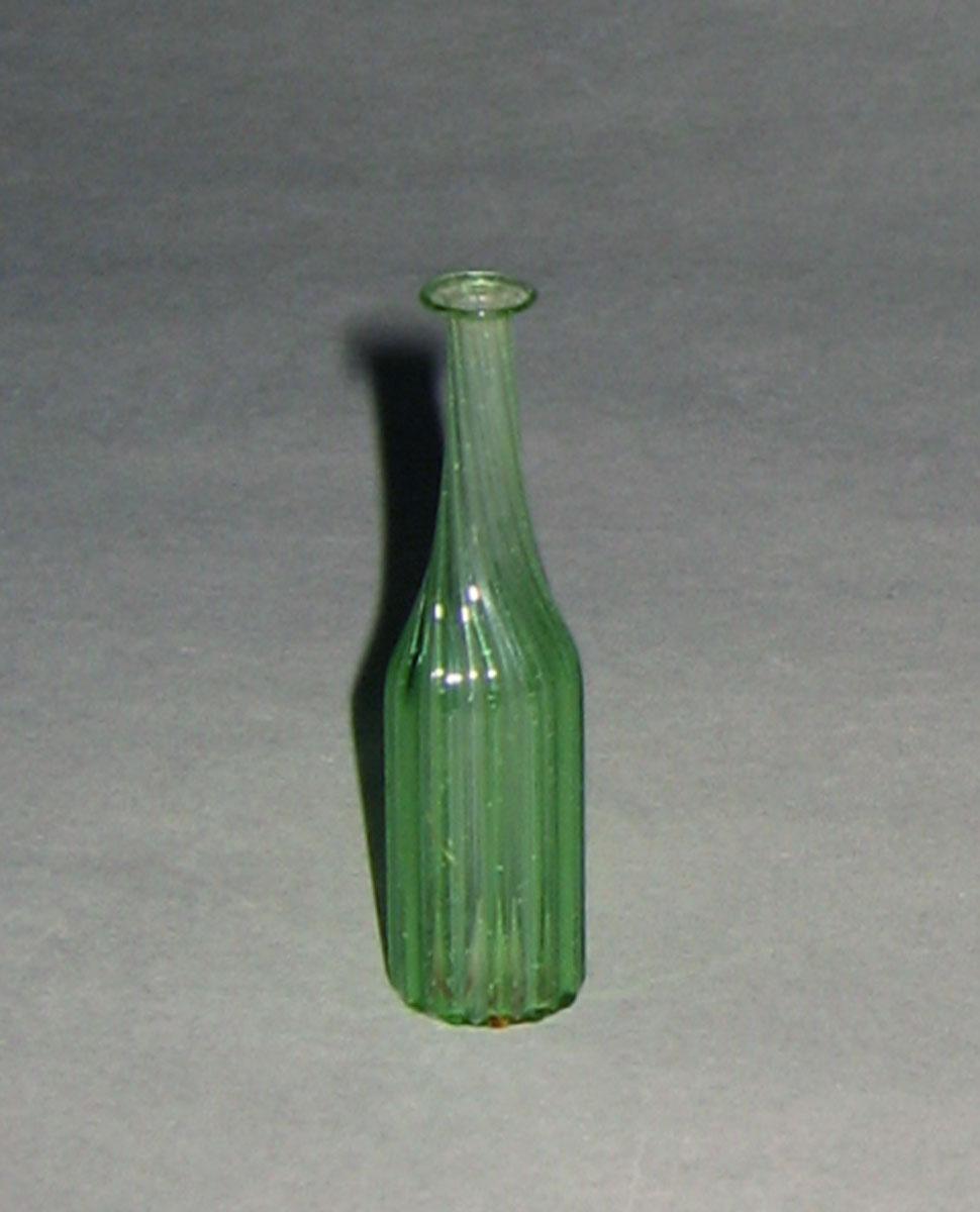 1964.1408.001 Miniature glass bottle