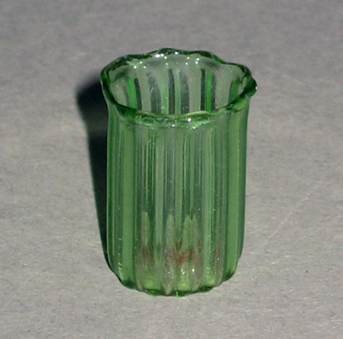 1964.1408.002 Miniature glass tumbler