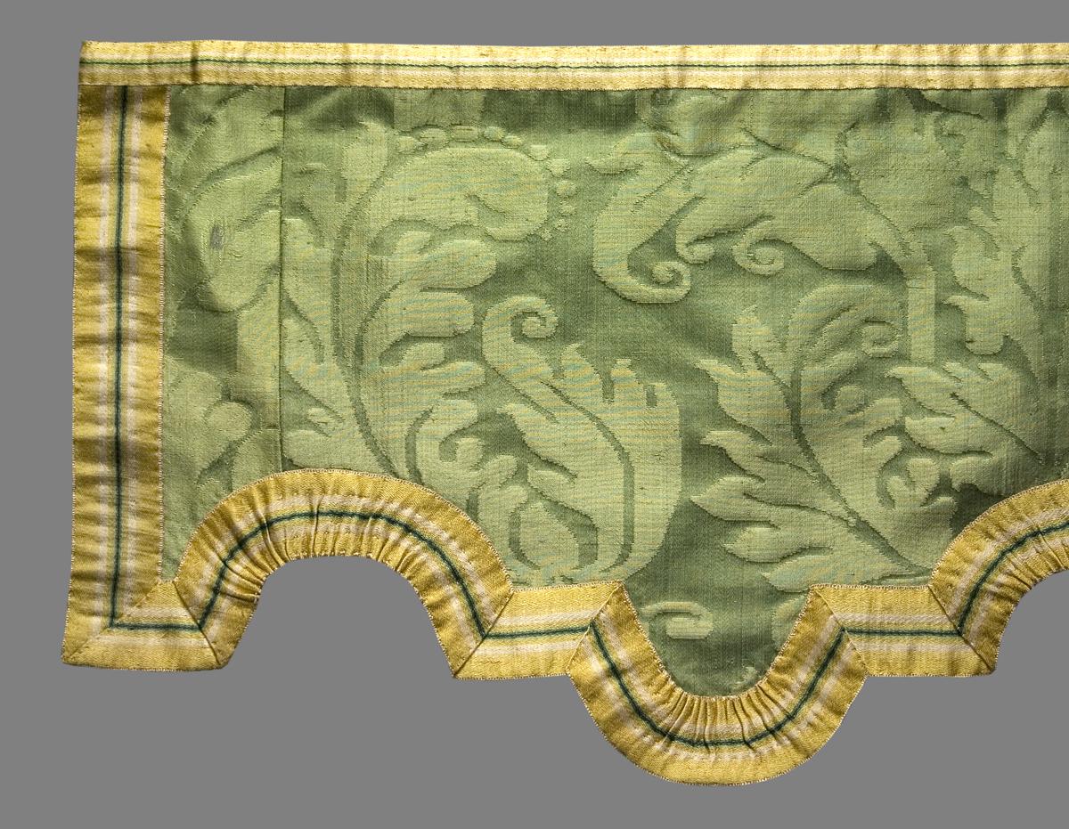 1955.0643.004 B Bed Hanging, Base Valance, Edge Detail