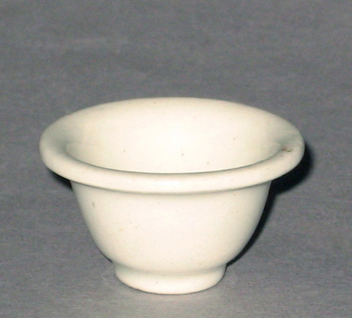 1964.1424.001 Miniature earthenware bowl