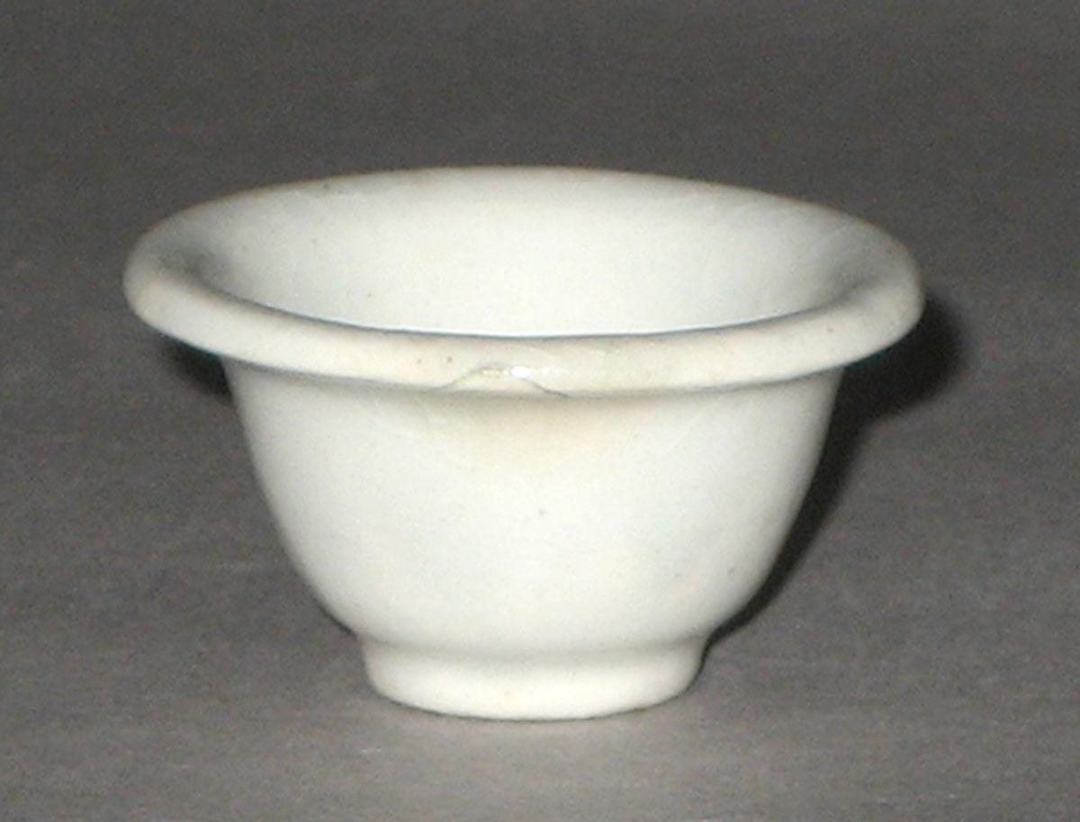 1964.1424.002 Earthenware miniature bowl