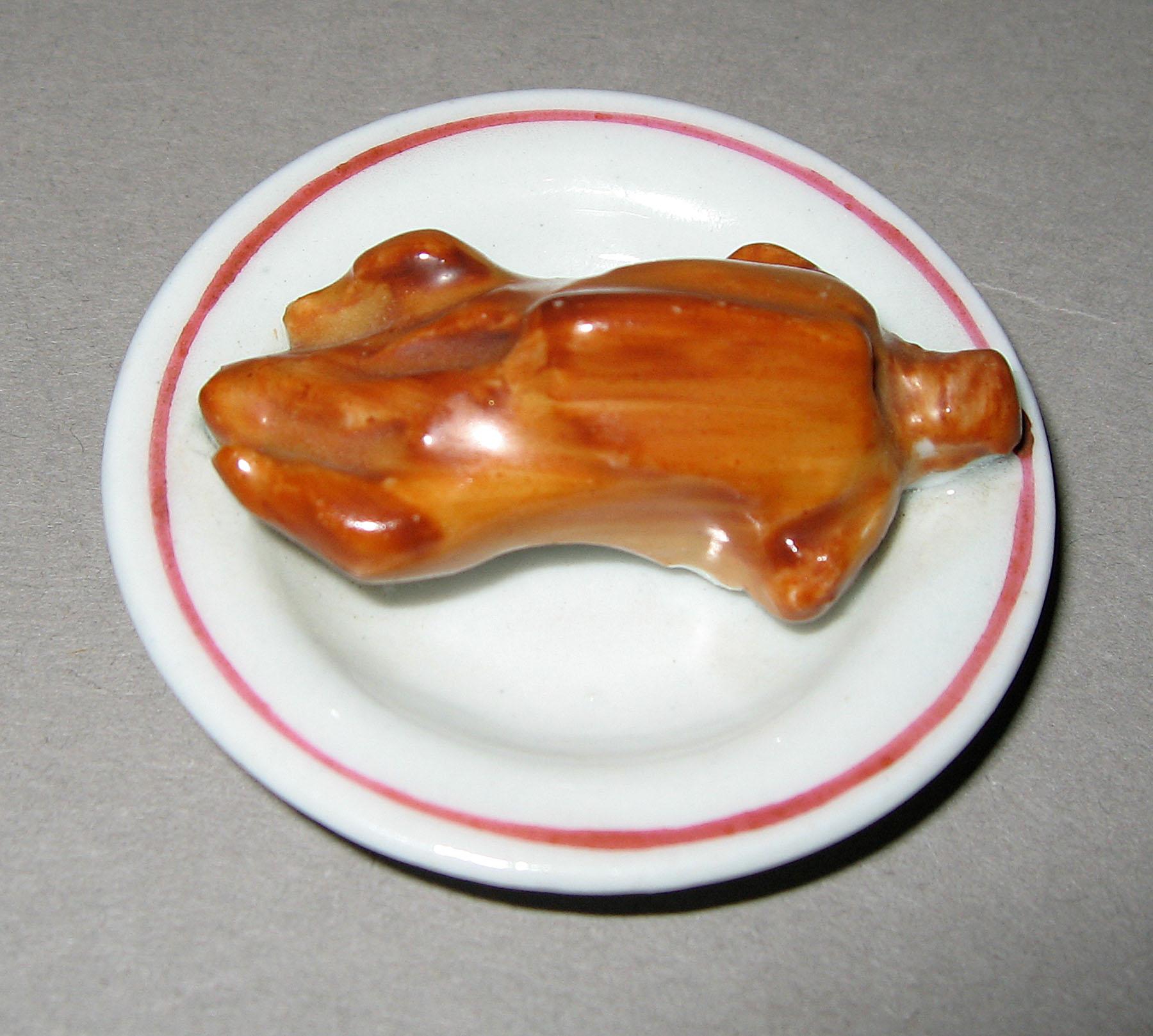 1964.1436.001 Miniature fowl dish