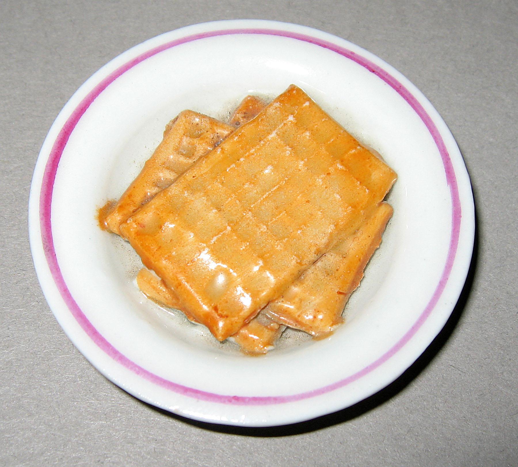 1964.1436.004 Miniature waffle dish