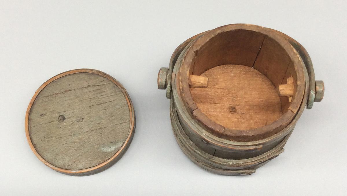 1964.1437 A B Bucket, view 3