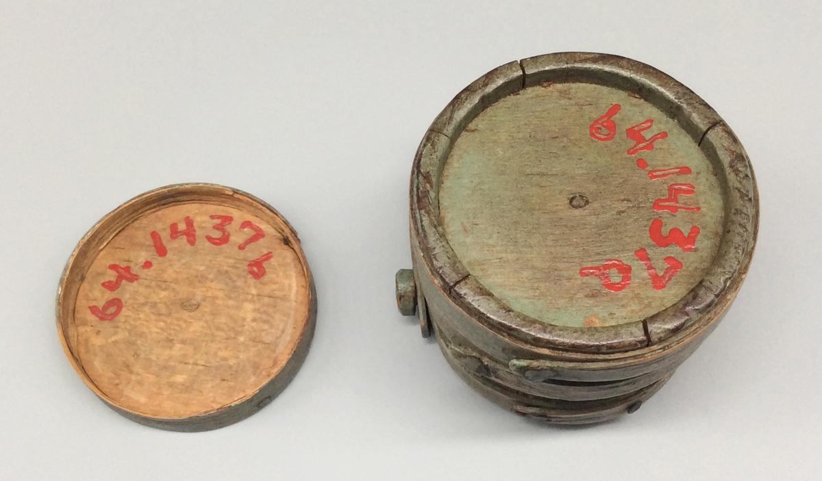 1964.1437 A B Bucket, view 4