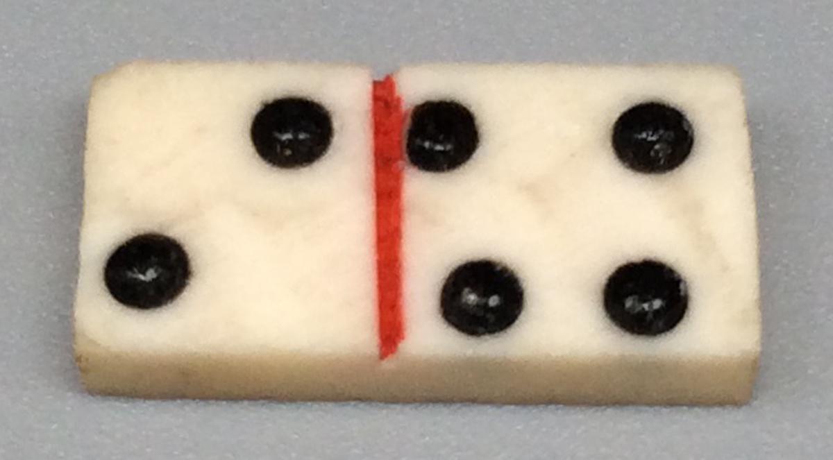 1964.1438 Q Domino, view 1