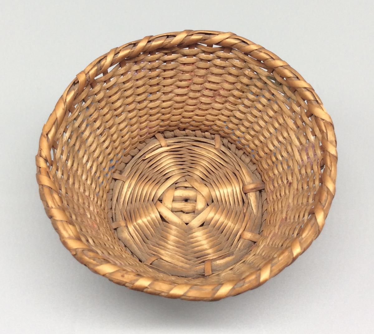 1964.1471 Basket, view 3