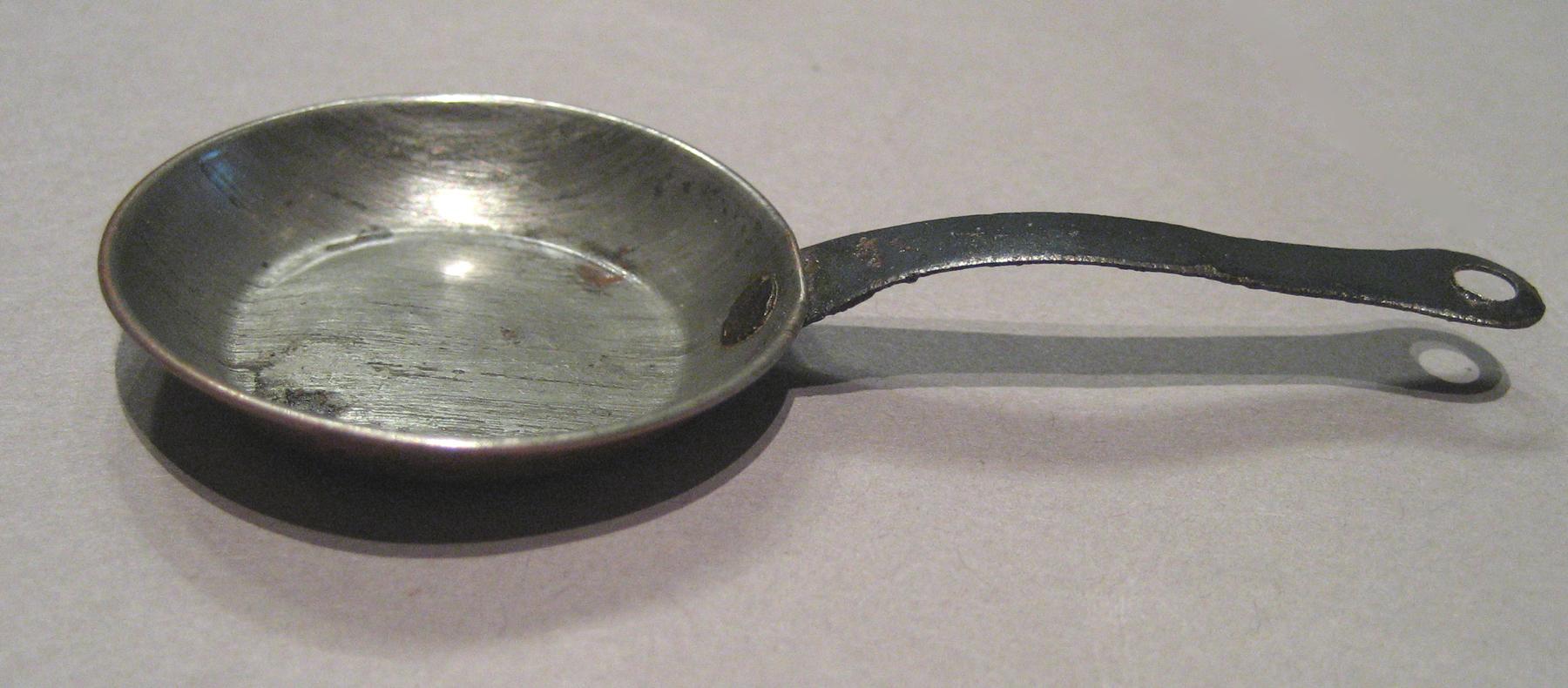 1964.1478 Fry pan