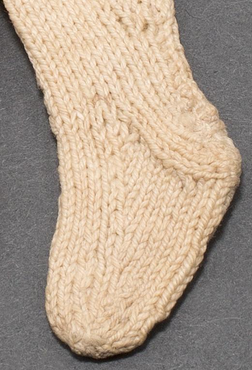 1964.1479.001, .002 Miniature Stocking, Detail 3