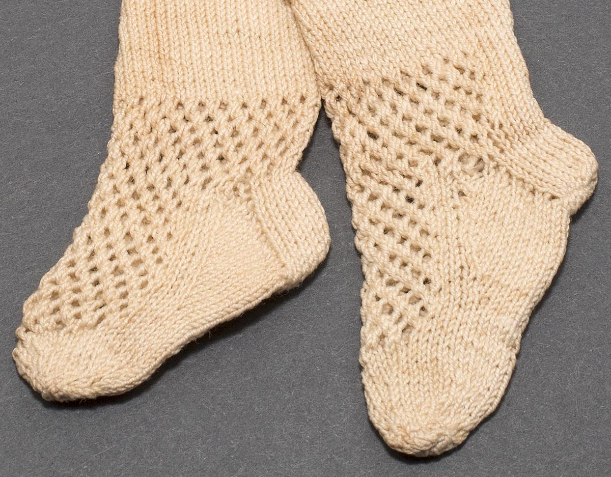 1964.1480.001, .002 Miniature Stocking, Detail