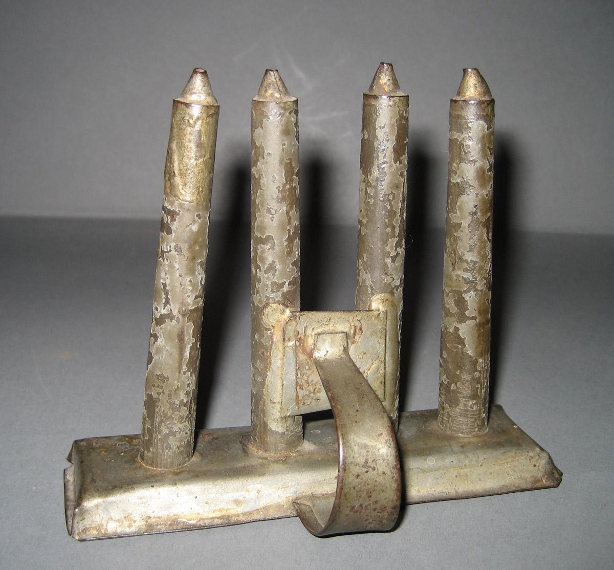 1964.1488 Candle mold