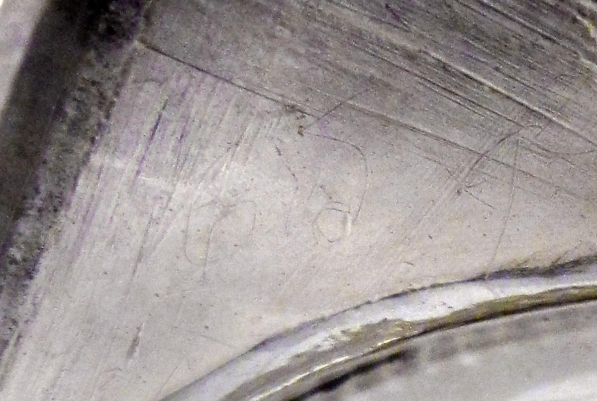 1964.1511.002 Cream pot, inscription 3