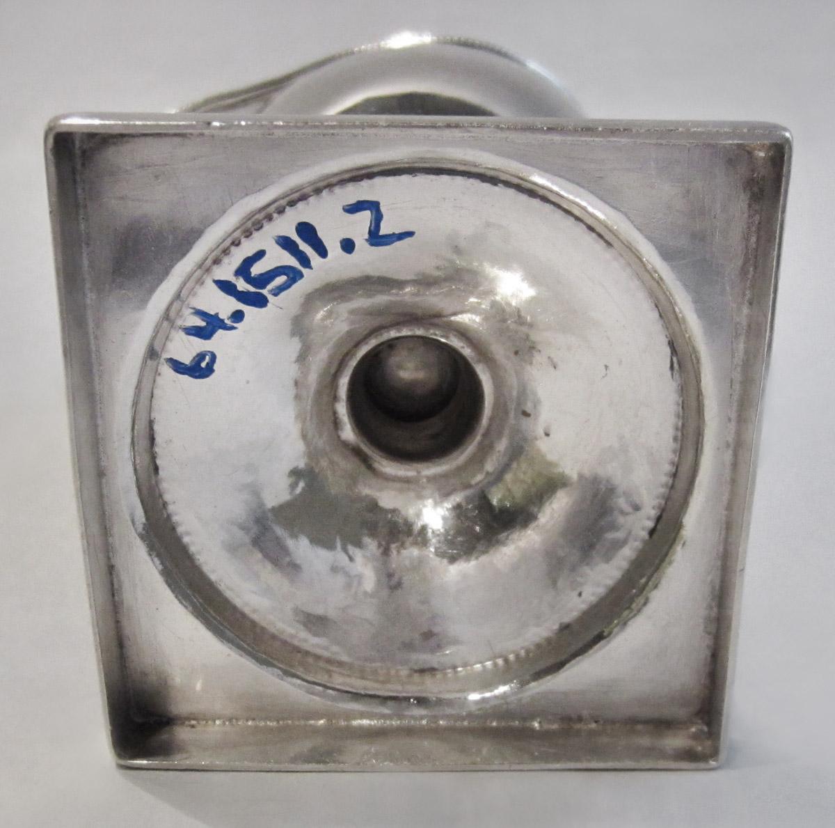 1964.1511.002 Cream pot, underside