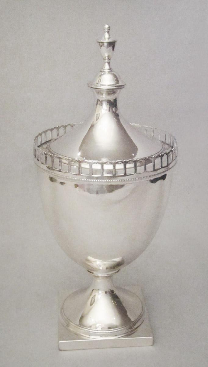 1964.1511.003 A, B Sugar bowl, side 2