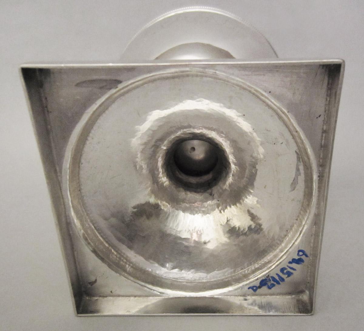 1964.1511.003 A Sugar bowl, underside