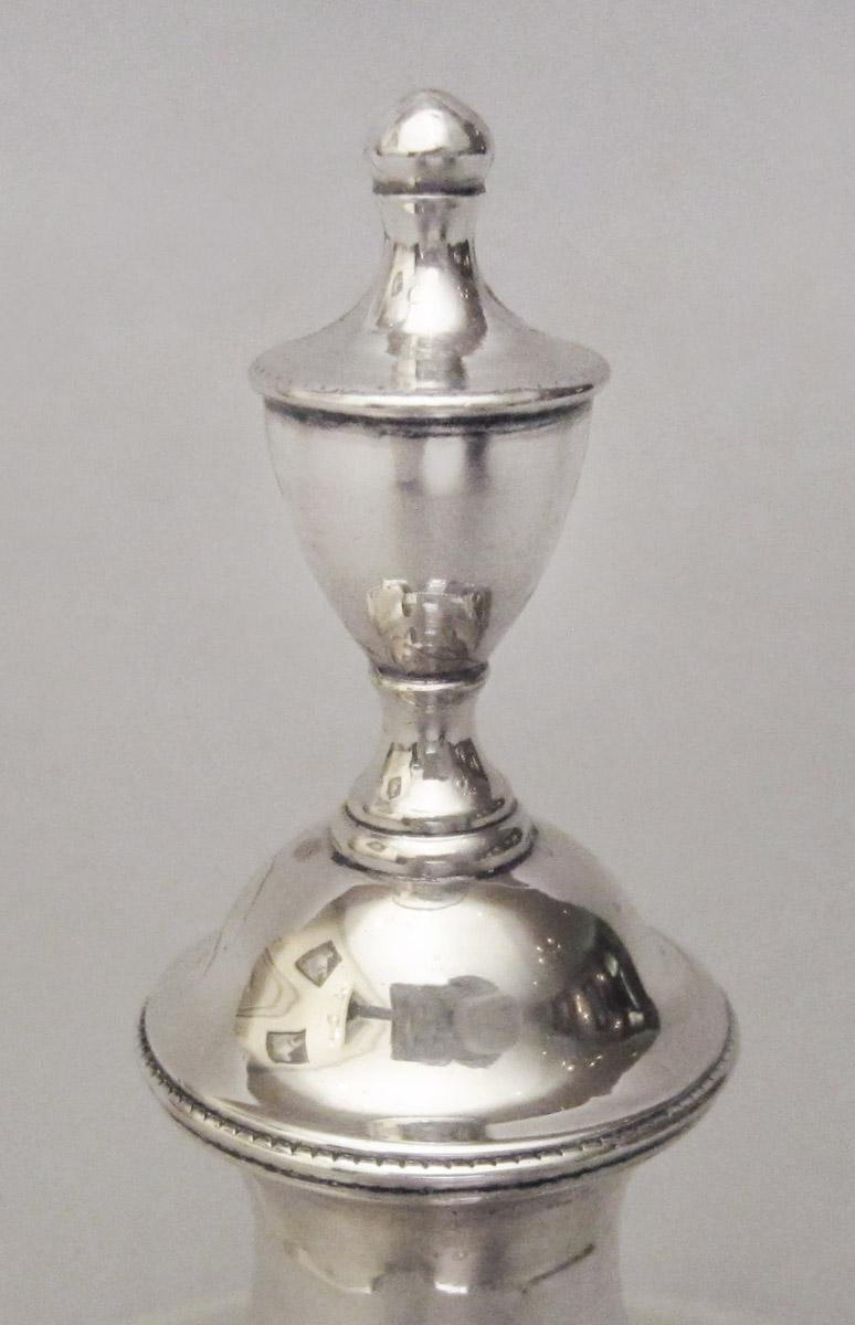 1964.1511.003 B Sugar bowl, lid, detail