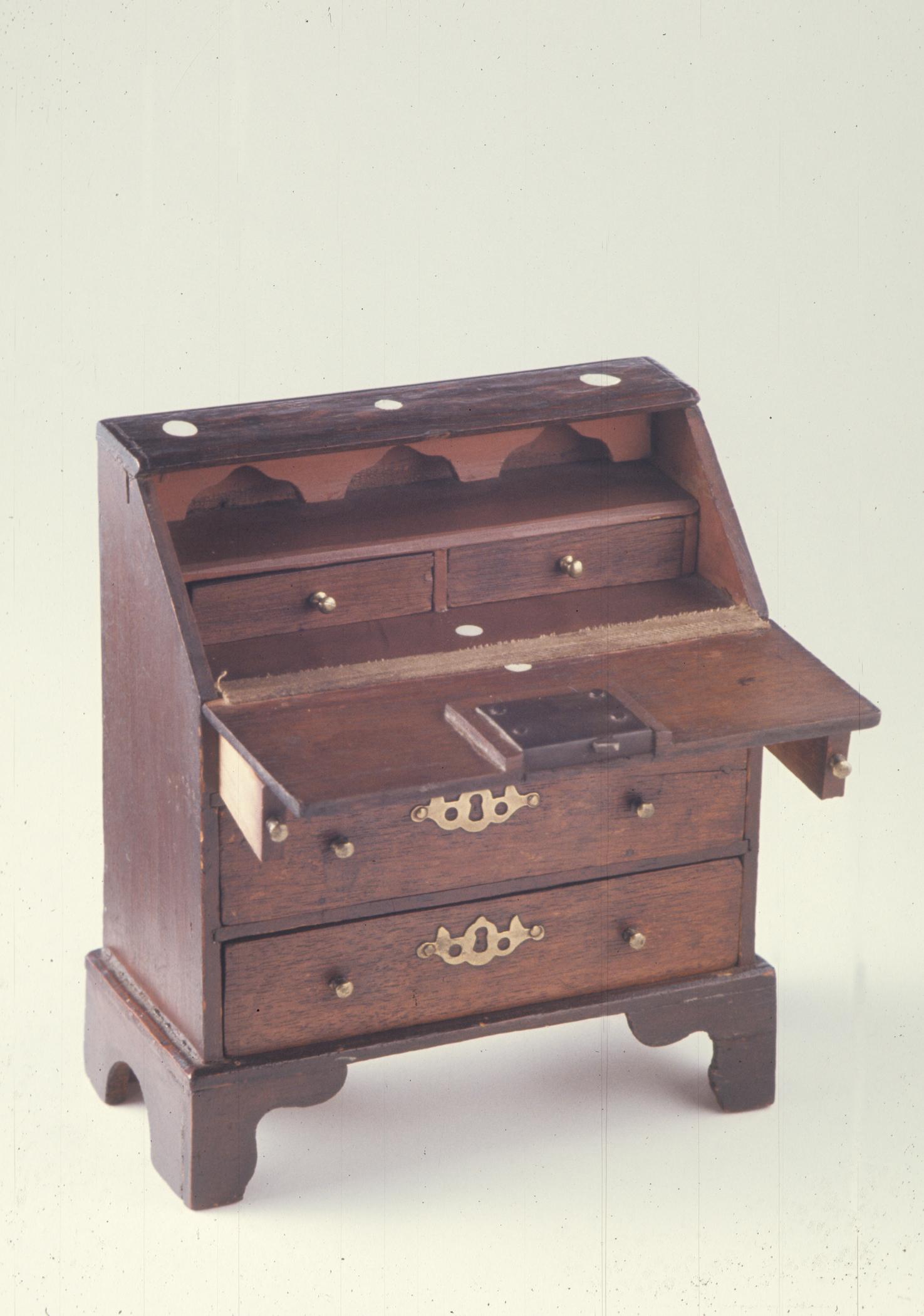 1964.1514 Desk, view 1