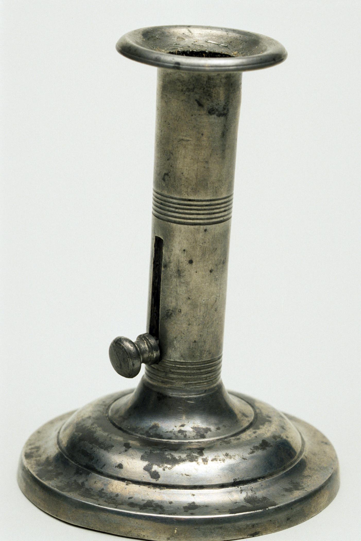 1964.1538.001 Pewter candlestick