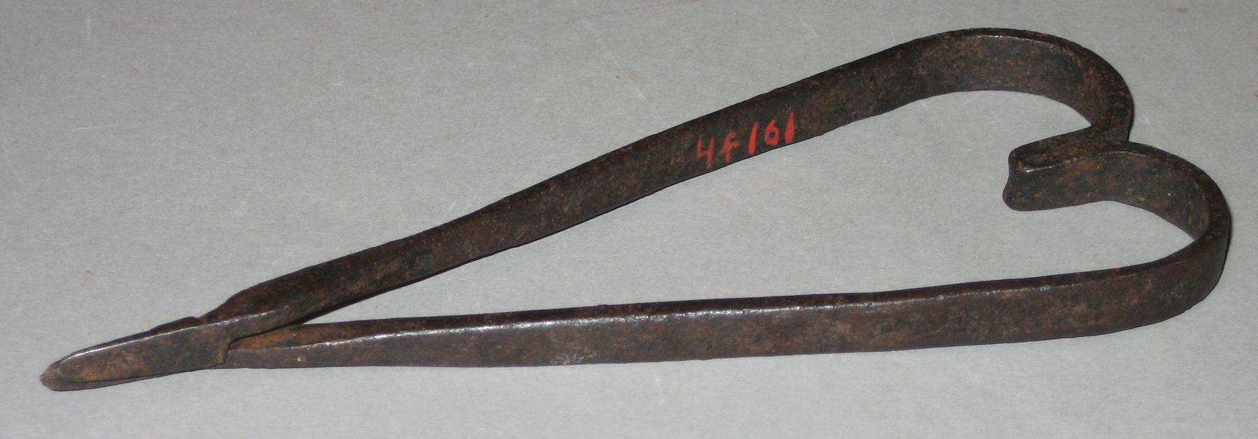 1964.1545 Tongs