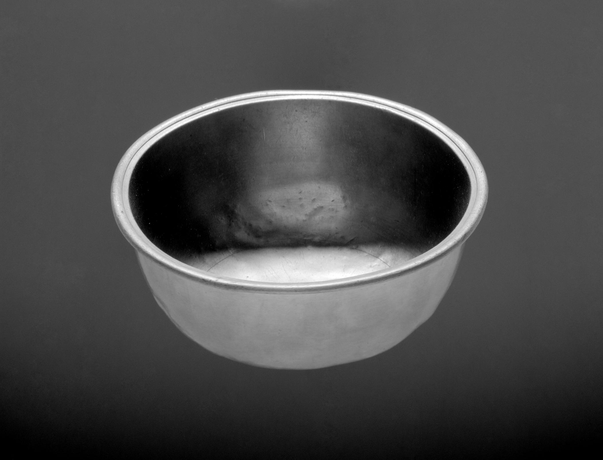 1964.1565 Pewter basin