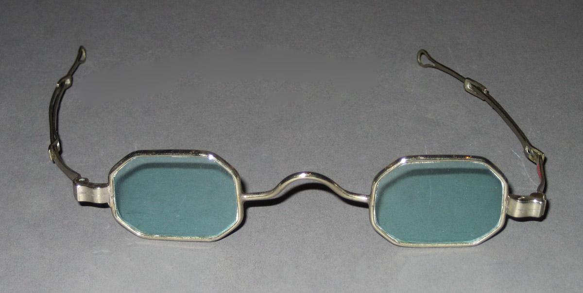 1964.1572 A Spectacles