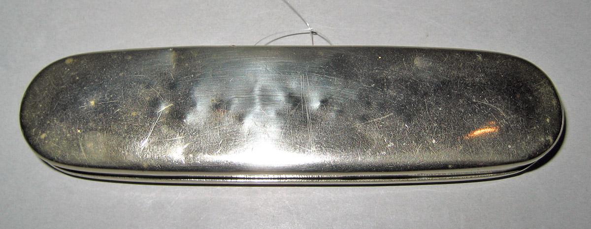 1974.1572 B Silver Spectacles Case upper surface